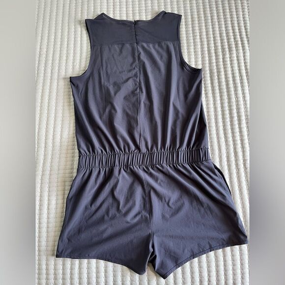 GAP GapFit Sleeveless Romper w Pockets Mesh Details Navy Blue Size Medium Comfy! - Picture 9 of 12